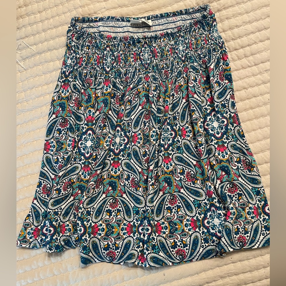 Adorable flirty summer skirt in stunning colors!